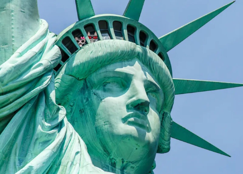 Stinky Periwinkle Statue of Liberty: Two cartoon tabby cats in the crown of the Statue of Liberty.